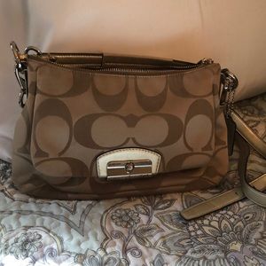 Coach shoulder bag 👜 • Gently Loved